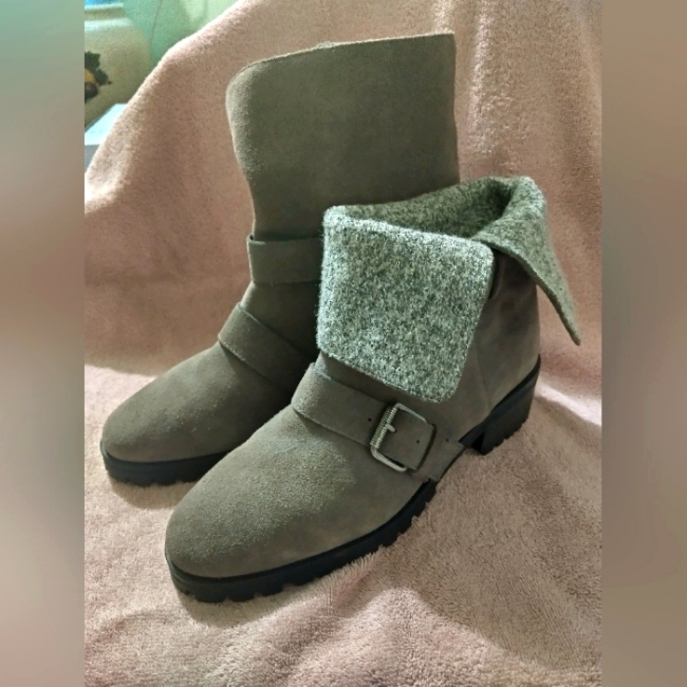 Splendid Brown Winter Rain Boots with Fold-Over Cuff